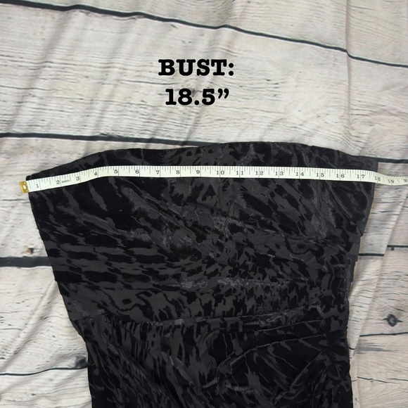 DRESS THE POPULATION - Jasmine Strapless Burnout Velvet Sheath Gown - Size Large - Picture 6 of 13